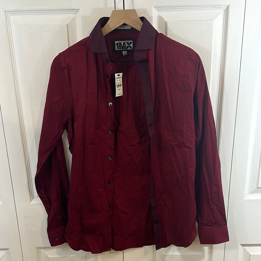 EXPRESS Men’s Dark Red Buttoned Down Fitted Shirt